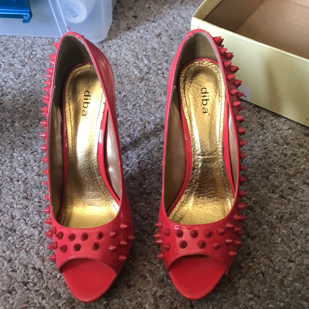 Diba spiked pumps